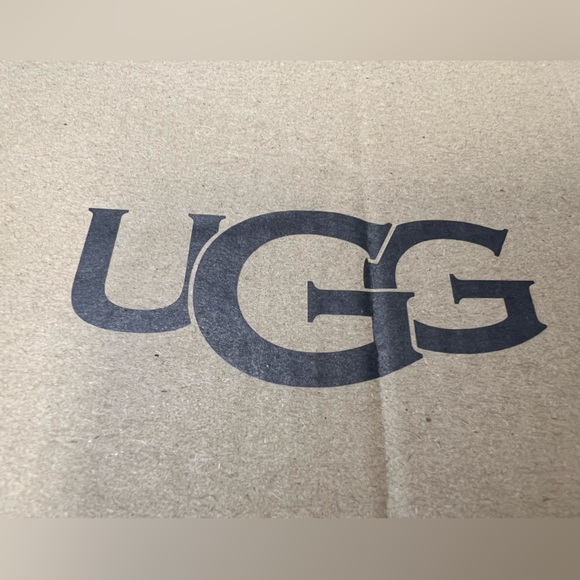 UGG®
Women's Ashton Waterproof Lug-Sole Chelsea Boots
Size: 5.5, Taupe - Picture 12 of 13